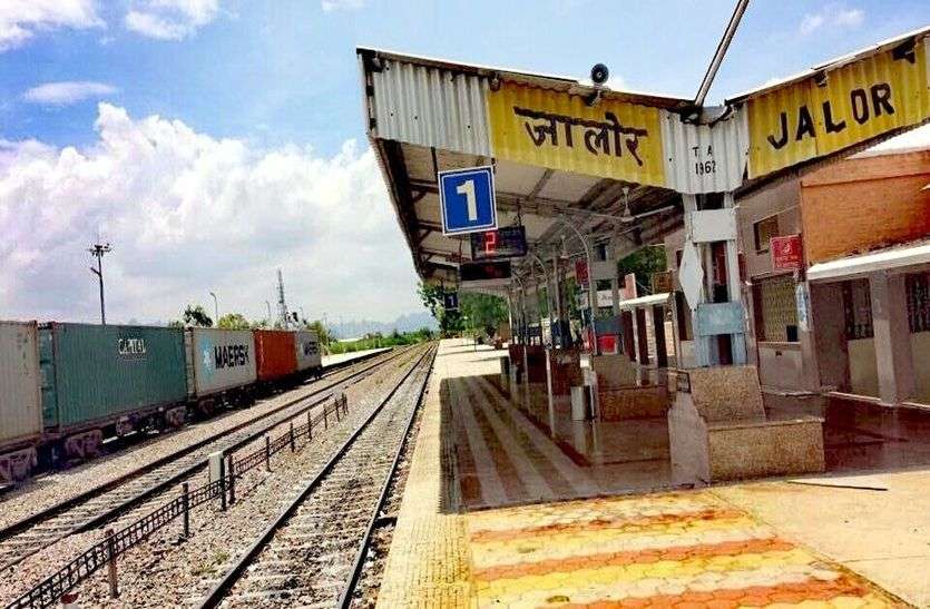 छलावे की खुशी, पुरानी गाडिय़ों को ही स्पेशल ट्रेन का नाम देकर कर रहे संचालन, किराया भी अधिक छलावे की खुशी, पुरानी गाडिय़ों को ही स्पेशल ट्रेन का नाम देकर कर रहे संचालन, किराया भी अधिक