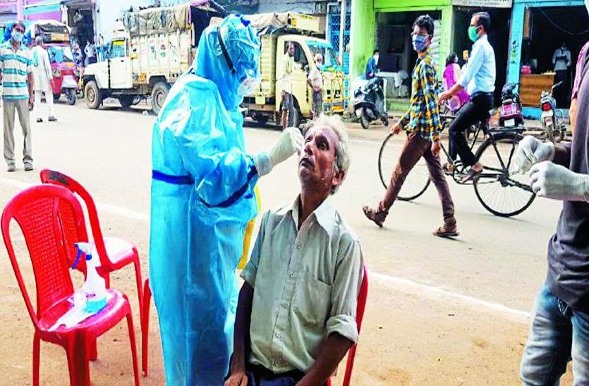 लापरवाही का कोरोना...एंट्री पॉइंट पर खानापूर्ति, रेलवे स्टेशन और बस स्टेंड पर स्क्रीनिंग का दिखावा, कंटेन्मेंट जोन भी नहीं लापरवाही का कोरोना...एंट्री पॉइंट पर खानापूर्ति, रेलवे स्टेशन और बस स्टेंड पर स्क्रीनिंग का दिखावा, कंटेन्मेंट जोन भी नहीं