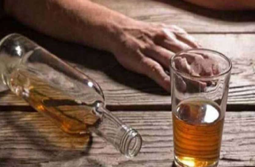 प्रतापगढ़ में जहरीली शराब पीने से दो सगे भाइयों समेत चार की मौत, एसएचओ सस्पेंड प्रतापगढ़ में जहरीली शराब पीने से दो सगे भाइयों समेत चार की मौत, एसएचओ सस्पेंड