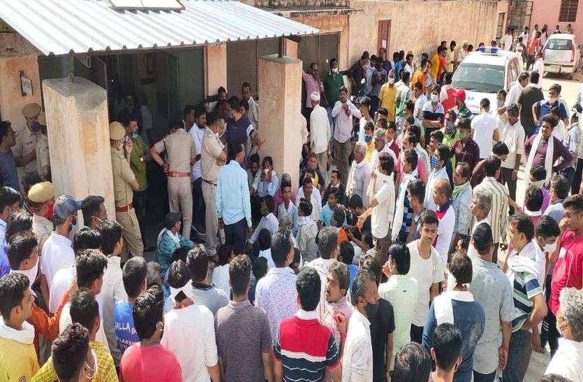 जीप की टक्कर से बाइक सवार की मौत, पुलिस के रवैये पर फूटा आक्रोश जीप की टक्कर से बाइक सवार की मौत, पुलिस के रवैये पर फूटा आक्रोश