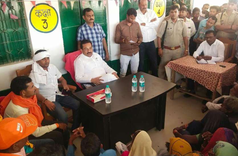 kaushambifield burn किसानों पर टूटी आफत, शार्ट सर्किट से जली दस बीघा गेहूं की फसल