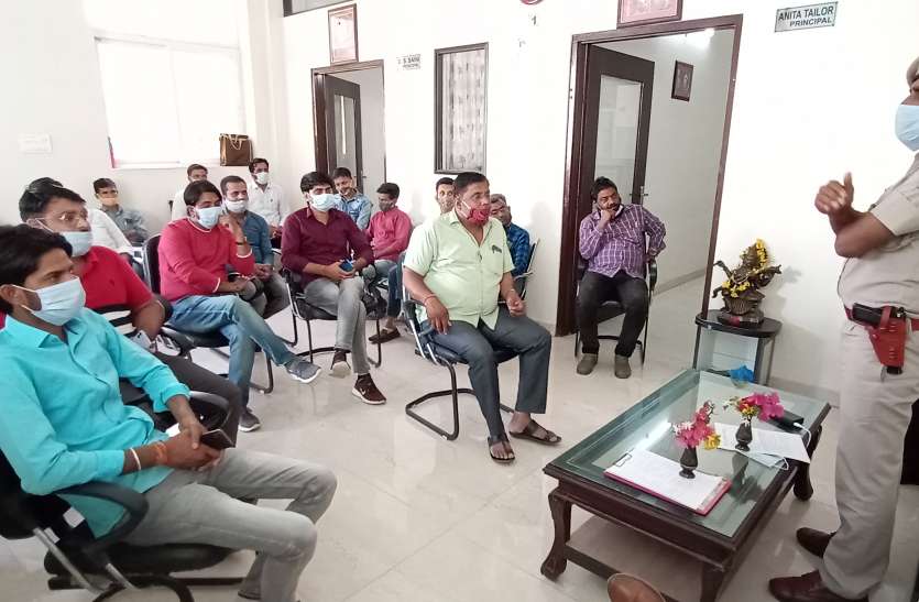 पुलिस की कार्यक्षमता बढ़ाने के लिए जन सहयोग जरूरी पुलिस की कार्यक्षमता बढ़ाने के लिए जन सहयोग जरूरी