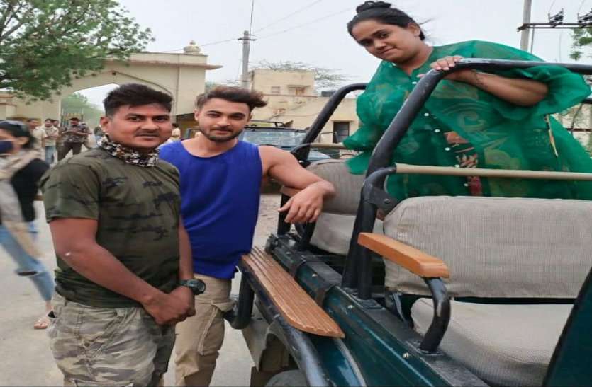 Sariska Tiger Reserve: Ritesh Deshmukh And genelia d'souza In Sariska सरिस्का में फिल्मी सितारे: सलमान खान की बहन अर्पिता और रितेश देशमुख के परिवार ने देखे बाघ-बाघिन, जन्मदिन भी मनाया