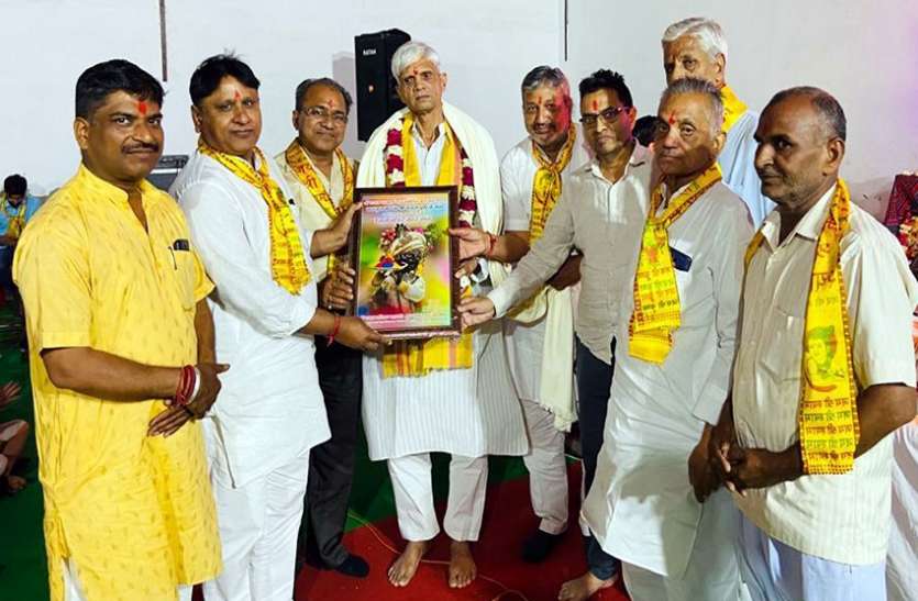 बृज के होली के गीतों के साथ नूंह के साथ-साथ क्षेत्र के लोगों ने फूलों से जमकर खेली होली बृज के होली के गीतों के साथ नूंह के साथ-साथ क्षेत्र के लोगों ने फूलों से जमकर खेली होली