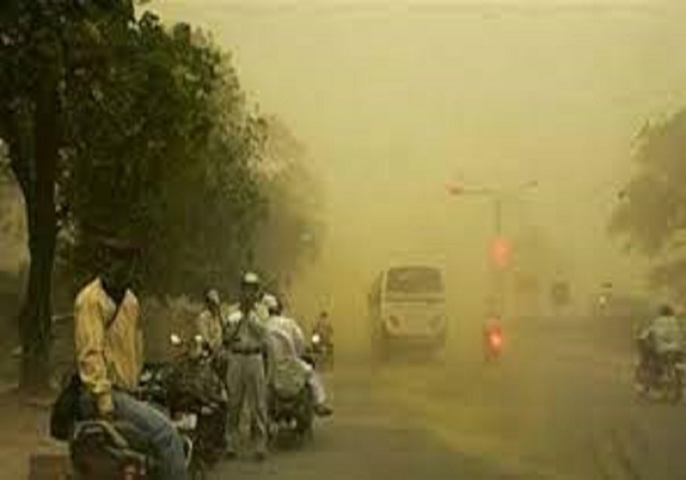 Weather Update: कानपुर सहित कई शहरों में धूल भरी आंधी ने पकड़ी रफ्तार, इस सप्ताह के लिए मौसम विभाग की चेतावनी