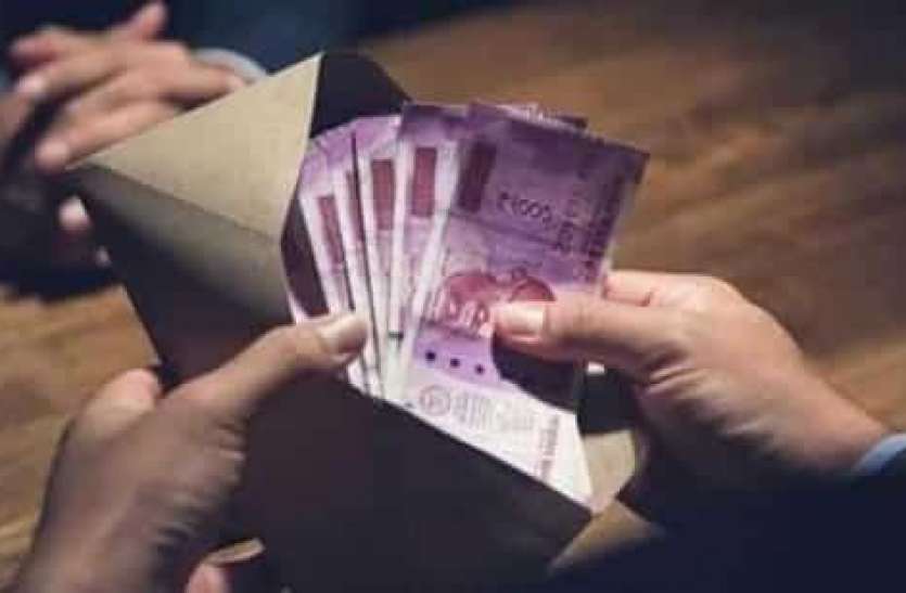 Govt reversed cut on small savings schemes, old rates will remain same सरकार ने पलटा छोटी बचत योजनाओं पर ब्याज दरों में कटौती का फैसला, पुरानी दरें ही रहेंगी लागू