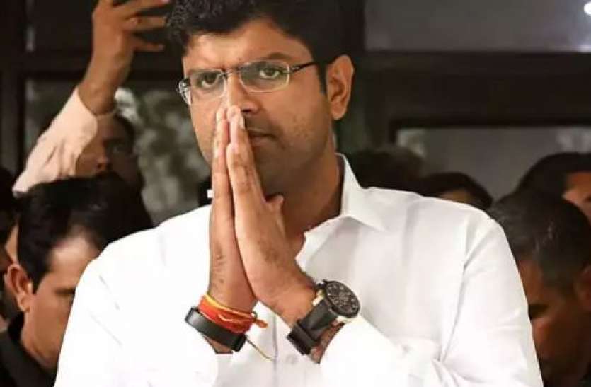 Dushyant Choutala किसानों ने बढ़ाई दुष्यंत चौटाला की मुश्किल, इस वजह से महज 8 किमी की दूरी हेलीकॉप्टर से करनी पड़ी तय