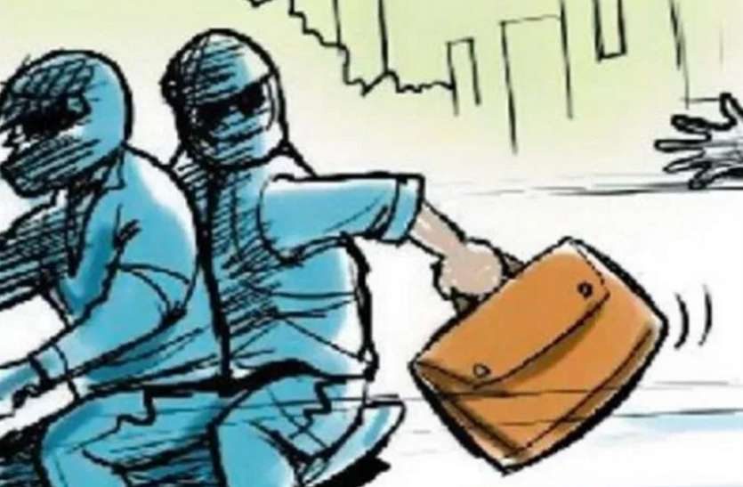 01_3.jpg एटीएम कैश वैन लूट की गुत्थी मात्र 10 घंटे में सुलझाने पर पुलिस टीम को गृहमंत्री ने किया पुरूस्कृत