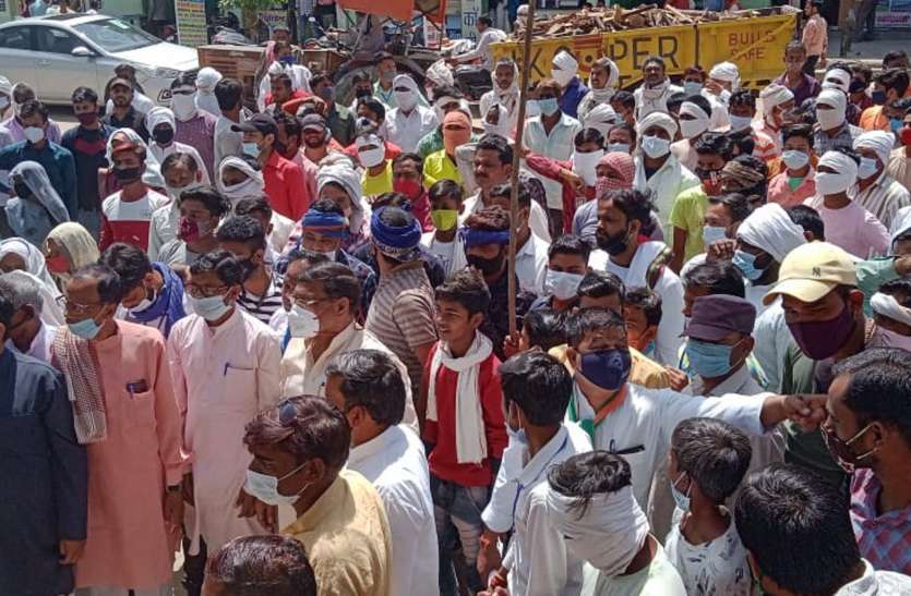 अंबेडकर की खंडित मूर्ति नहीं बदली तो होगा अंदोलन अंबेडकर की खंडित मूर्ति नहीं बदली तो होगा अंदोलन
