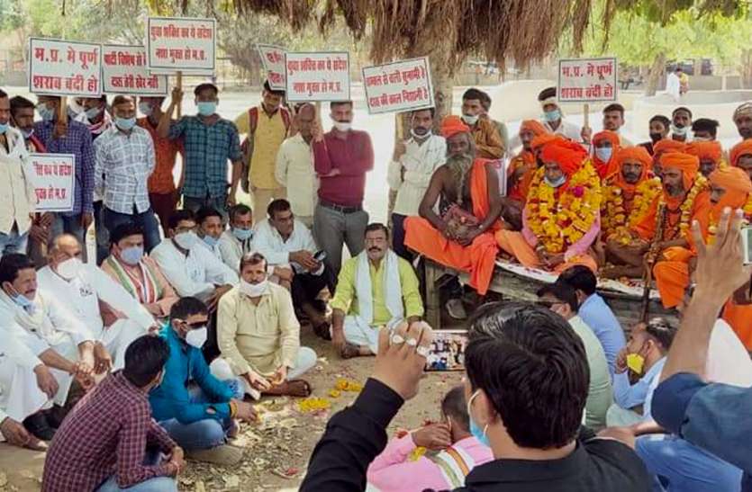 शराबंदी को लेकर एकजुट हुए संत, बोले बंद हों ठेके शराबंदी को लेकर एकजुट हुए संत, बोले बंद हों ठेके
