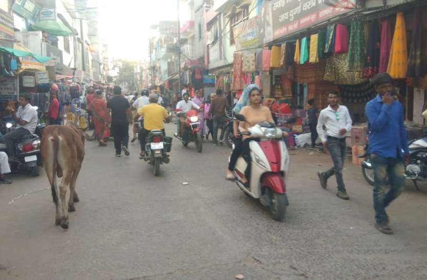 मास्क सुरक्षा को लेकर गंभीर नहीं दिख रहे लोग, हर जगह अनदेखी मास्क सुरक्षा को लेकर गंभीर नहीं दिख रहे लोग, हर जगह अनदेखी