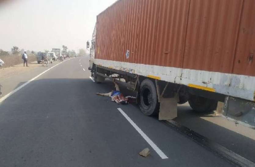 आरटीओ आरक्षक को कंटेनर ड्राइवर ने कुचला कंटेनर ड्राइवर ने RTO आरक्षक पर चढाया कंटेनर