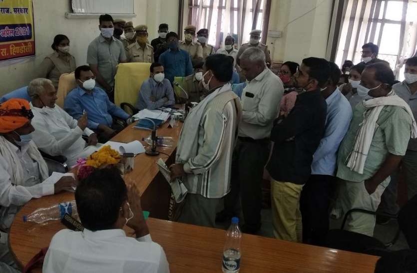 जिला प्रभारी मंत्री परसादी लाल मीणा ने की जनसुनवाई जिला प्रभारी मंत्री परसादी लाल मीणा ने की जनसुनवाई