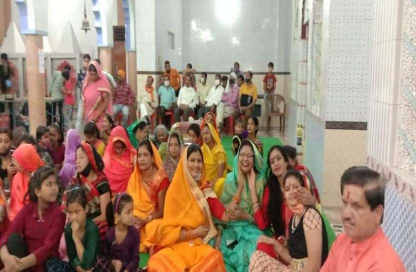 भक्तों ने भगवान संग खेली फूलों की होली नंदीबाला मंदिर मे धूमधाम से मनाया गया रंगपंचमी महोत्सव