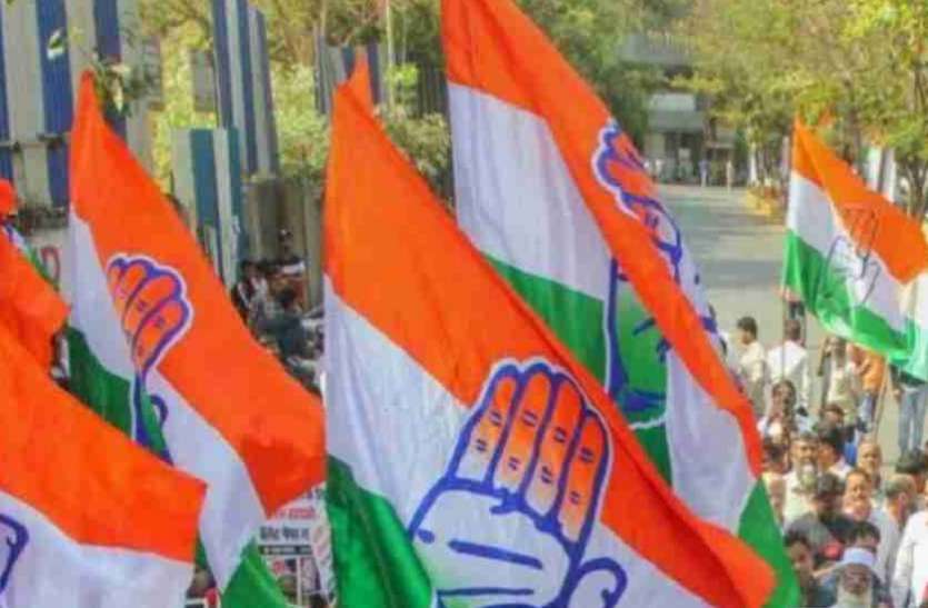 कांग्रेस फ्लैग कांग्रेस ने पुलिस पर अवैध वसूली और बदसलूकी का लगाया आरोप, किया प्रदर्शन