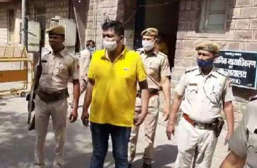तस्कर मुम्बई में सब्जी की दुकान की आड़ में सप्लाई करता था मादक पदार्थ तस्कर मुम्बई में सब्जी की दुकान की आड़ में सप्लाई करता था मादक पदार्थ