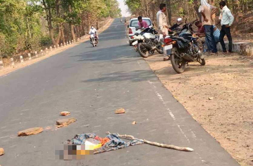 सड़क पर लावारिस पड़ा था कार्टून, वाहन ने कुचला तो बाहर निकला कपड़े में लिपटा बच्चे का शव सड़क पर लावारिस पड़ा था कार्टून, वाहन ने कुचला तो बाहर निकला कपड़े में लिपटा बच्चे का शव