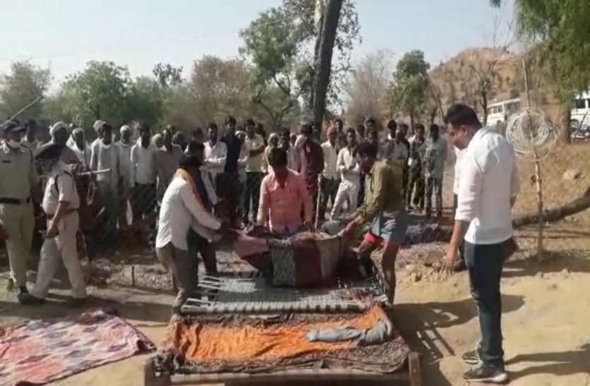 भाई ने कुल्हाड़ी से कर दी बड़े भाई एवं भाभी की हत्या बच्चों के सामने चाचा ने किया माता-पिता का कत्ल