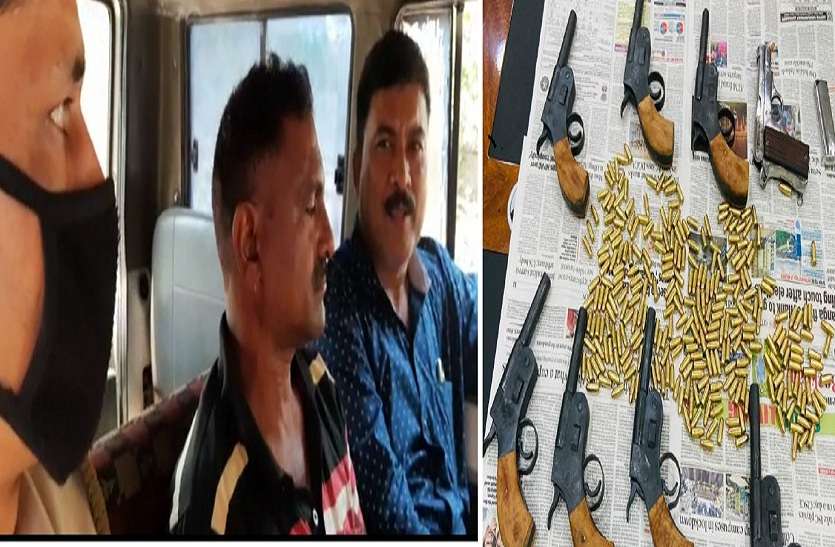हथियारों का जखीरा और गिरफ्त में आया आरोपी। विधानसभा चुनाव से पहले हथियारों का जखीरा बरामद