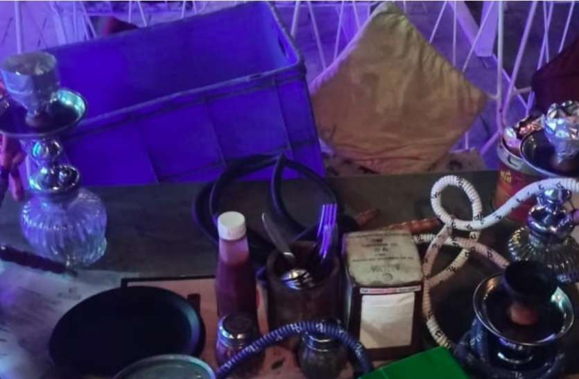 21 अवैध हुक्काबार पर कार्रवाई, 23 लोग गिरफ्तार 21 अवैध हुक्काबार पर कार्रवाई, 23 लोग गिरफ्तार