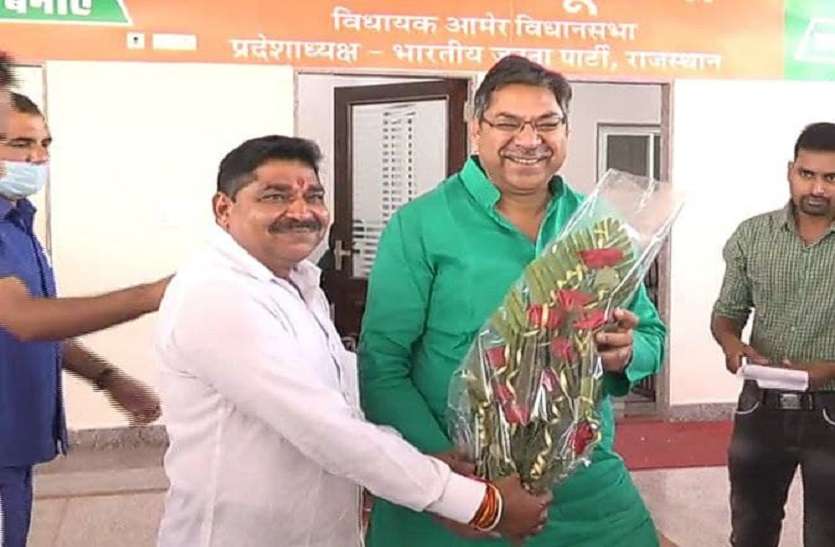 कांग्रेस मुंह धोकर बैठी थी, मगर विफल हुई, इसलिए पेट में दर्द हो रहा है-पूनियां कांग्रेस मुंह धोकर बैठी थी, मगर विफल हुई, इसलिए पेट में दर्द हो रहा है-पूनियां