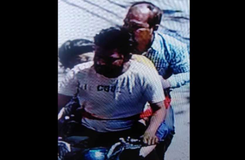 noida2.jpg हापुड़ से अपहृत लड़की का शव नोएडा में अस्पताल के बाहर छोड़ भागे दो युवक