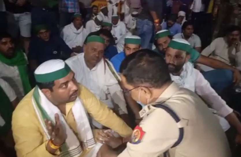 noida.jpg राकेश टिकैत पर हमले के विरोध में भाकियू ने चिल्ला बॉर्डर किया जाम, 24 घंटे का अल्टीमेटम देकर खोला