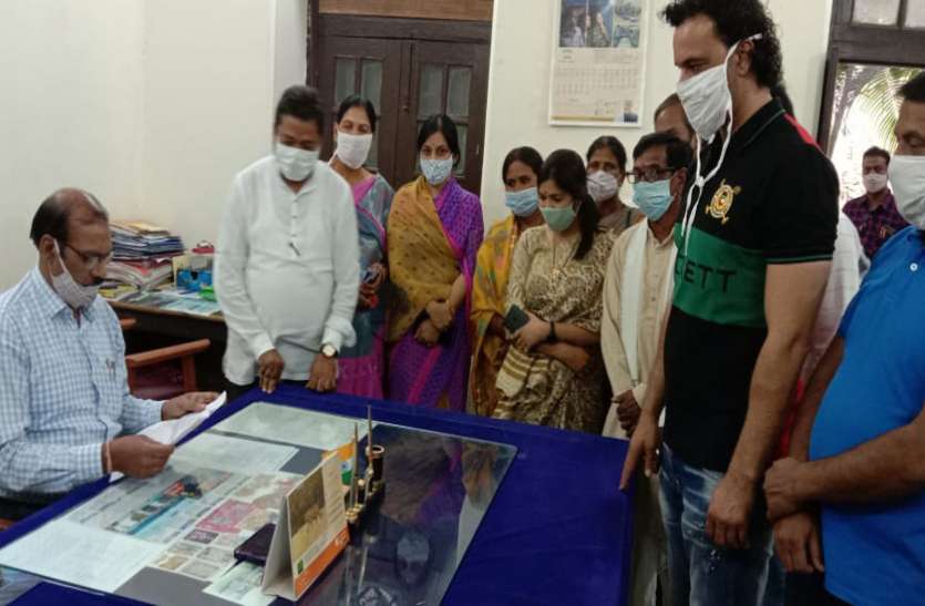 कांग्रेस जिलाध्यक्ष ने जिला पंचायत उपाध्यक्ष पद से दिया इस्तीफा, कहा- मेरे लिए ये गर्व की बात कांग्रेस जिलाध्यक्ष ने जिला पंचायत उपाध्यक्ष पद से दिया इस्तीफा, कहा- मेरे लिए ये गर्व की बात