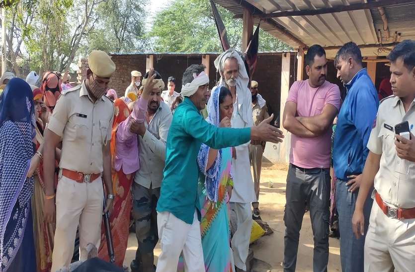 सोते हुए युवक की धारदार हथियार से हत्या, चेहरे पर किए गई वार सोते हुए युवक की धारदार हथियार से हत्या, चेहरे पर किए गई वार