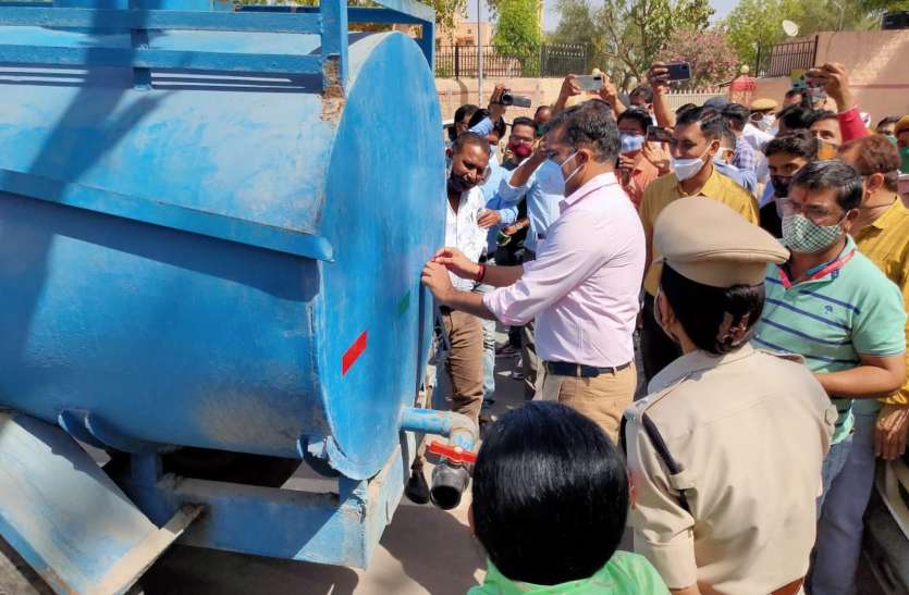 Reflectors will also be placed on unclaimed animals along with vehicles वाहनों के साथ लावारिस पशुओं पर भी लगेंगे रिफ्लेक्टर
