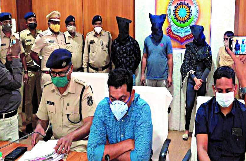 शुभम हत्याकांड, ढाई साल बाद 3 आरोपी सलाखों के पीछे, गर्लफ्रेंड पर बुरी नजर बनी हत्या की मुख्य वजह शुभम हत्याकांड, ढाई साल बाद 3 आरोपी सलाखों के पीछे, गर्लफ्रेंड पर बुरी नजर बनी हत्या की मुख्य वजह