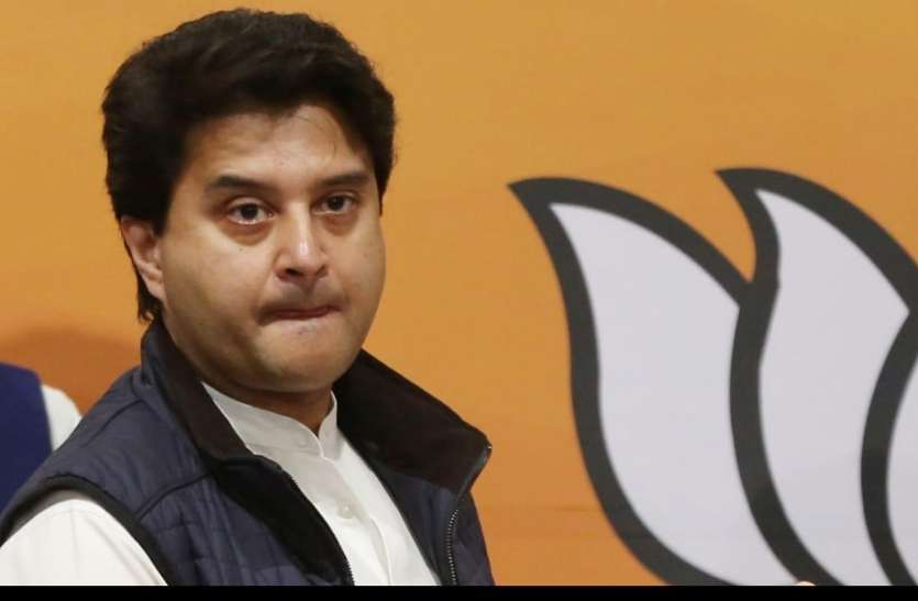 उपचुनाव में प्रचार से दूर हैं ज्योतिरादित्य सिंधिया, स्टारडम पर उठे सवाल उपचुनाव में प्रचार से दूर हैं ज्योतिरादित्य सिंधिया, स्टारडम पर उठे सवाल