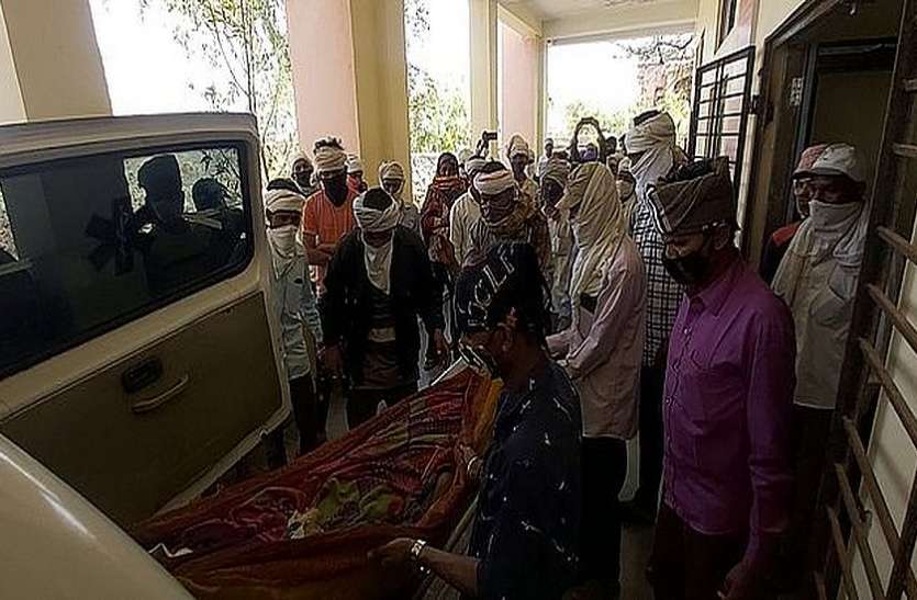 थ्रेसर मशीन में फंसा सिर, कृषक की मौत थ्रेसर मशीन में फंसा सिर, कृषक की मौत