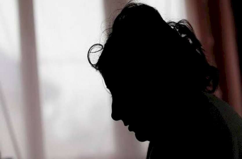 प्यार में धोखा और ब्लैकमेलिंग से तंग इंजीनियरिंग की छात्रा ने किया Suicide प्यार में धोखा और ब्लैकमेलिंग से तंग इंजीनियरिंग की छात्रा ने किया Suicide