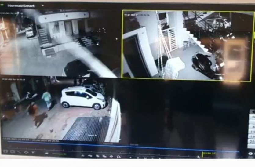 loot with murder : डूमस में अपने ही घर में मृत पाए गए रिटायर्ड इंजीनियर loot with murder : डूमस में अपने ही घर में मृत पाए गए रिटायर्ड इंजीनियर