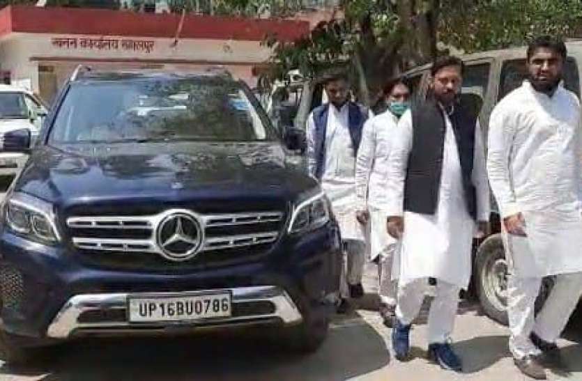 odi.jpg Panchayat Election सवा करोड़ रुपये कीमत वाली मर्सिडीज से पर्चा दाखिल करने पहुंचा प्रत्याशी