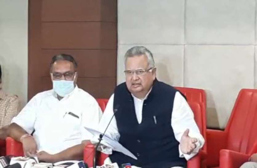 raman_singh_attack_on_bhupesh.jpg रमन ने CM भूपेश पर साधा निशाना: कहा - नक्सल मुठभेड़ में 22 जवानों ने गंवाई जान, इधर CM को असम चुनाव से फुर्सत नहीं