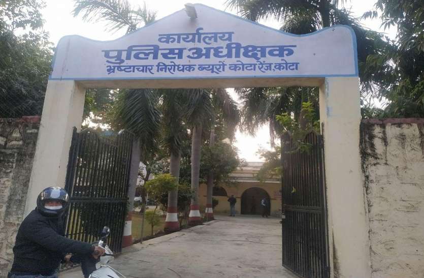 घूस के लिए करते थे वाट्सऐप कॉल घूस के लिए करते थे वाट्सऐप कॉल