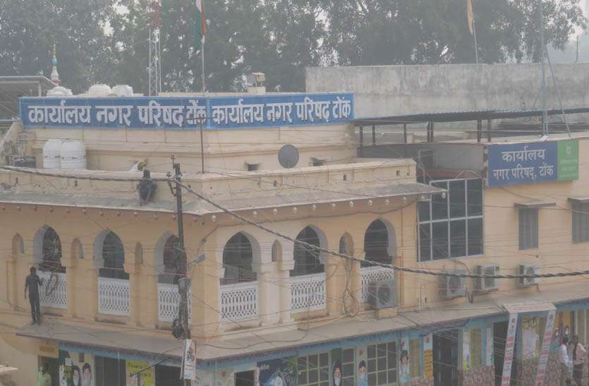 शहर में नियमों को ताक में रख कई मंजिला बन रहे हैं मकान शहर में नियमों को ताक में रख कई मंजिला बन रहे हैं मकान