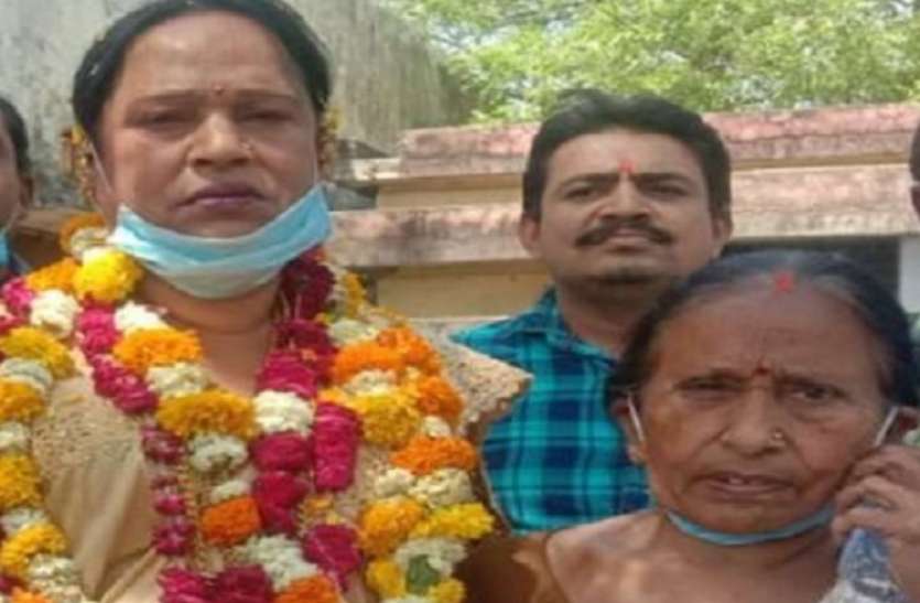 किन्नर काजल किरन ने पर्चा दाखिल कर प्रधानी के लिए भरी हुंकार, विधायकी का चुनाव लड़ने के साथ ही कानपुर से रह चुकीं पार्षद किन्नर काजल किरन ने पर्चा दाखिल कर प्रधानी के लिए भरी हुंकार, विधायकी का चुनाव लड़ने के साथ ही कानपुर से रह चुकीं पार्षद