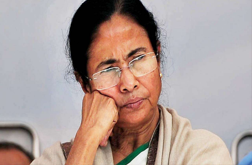 West Bengal Assembly Elections 2021: चुनाव प्रचार की जंग में ममता साबित हो रहीं 'बड़ी दीदी' West Bengal Assembly Elections 2021: चुनाव प्रचार की जंग में ममता साबित हो रहीं 'बड़ी दीदी'