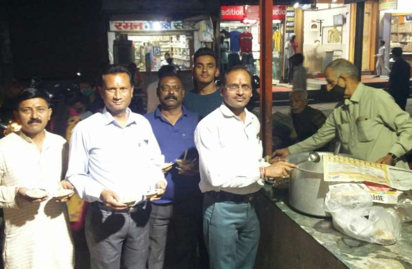 meerut.jpg Coronavirus खात्मे के लिए लगातार 14 हफ्ते से किया जा रहा हवन यज्ञ और भंडारा