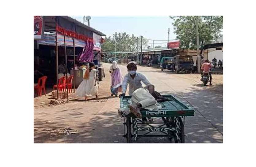 नहीं मिली एंबुलेंस तो बीमार को हाथठेला से पहुंचाया अस्पताल MP की स्वास्थ्य सेवाओं का बुरा हाल, तीन दिन तक करते रहे एंबुलेंस का इंतजार, फिर हाथठेला से ले गए अस्पताल