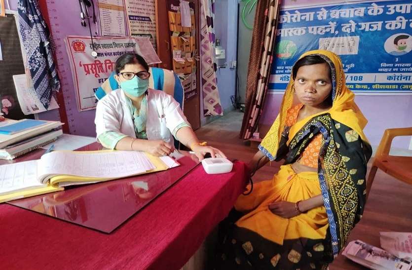 कोरोना मरीजों की सेवा करते हुए खुद भी हुई संक्रमित, लेकिन सॉफ्टवेयर पर करती रही काम कोरोना मरीजों की सेवा करते हुए खुद भी हुई संक्रमित, लेकिन सॉफ्टवेयर पर करती रही काम