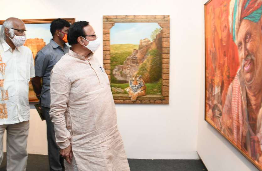 अनुपम कृतियों में रंगों का अद्भुत संयोजन: डॉ.़कल्ला अनुपम कृतियों में रंगों का अद्भुत संयोजन: डॉ.कल्ला