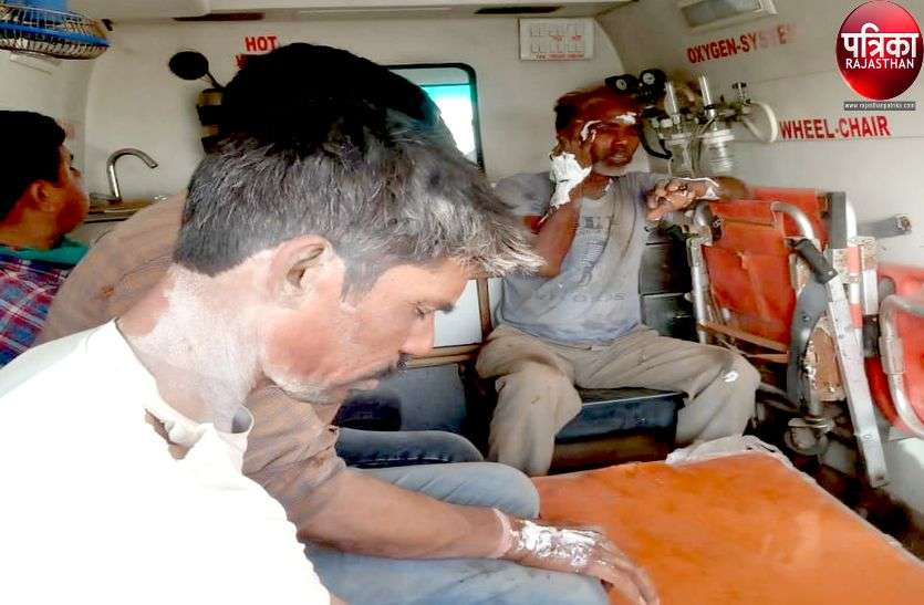 हादसा : सीमेंट फैक्ट्री में गरम राख से झुलसे 8 श्रमिक हादसा : सीमेंट फैक्ट्री में गरम राख से झुलसे 8 श्रमिक
