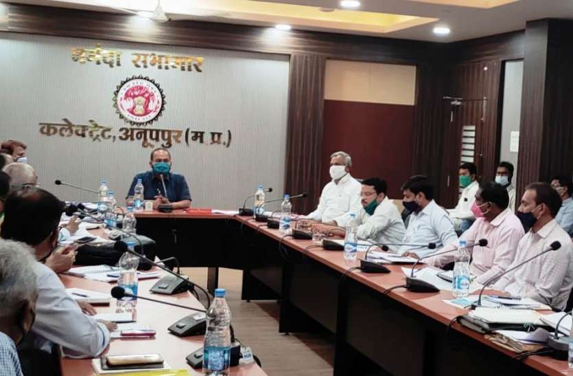छग की सीमा पर स्वास्थ्य टीम होगी तैनात, बिना मास्क घर से निकलने वालों का कटेगा चालान छग की सीमा पर स्वास्थ्य टीम होगी तैनात, बिना मास्क घर से निकलने वालों का कटेगा चालान
