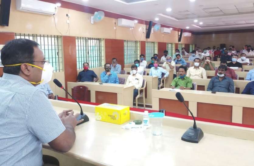 नौवीं कक्षा तक के विद्यार्थियों को अगले आदेश तक छुट्टी, धार्मिक स्थलों पर विशेष कार्यक्रमों पर रोक नौवीं कक्षा तक के विद्यार्थियों को अगले आदेश तक छुट्टी, धार्मिक स्थलों पर विशेष कार्यक्रमों पर रोक