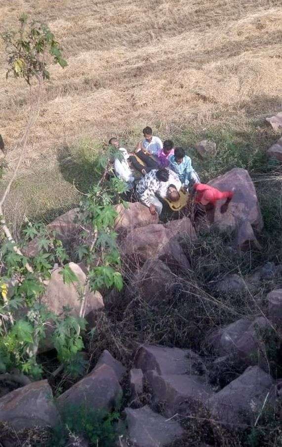 सड़क हादसे में एक ही परिवार की तीन सदस्यों की मौत
