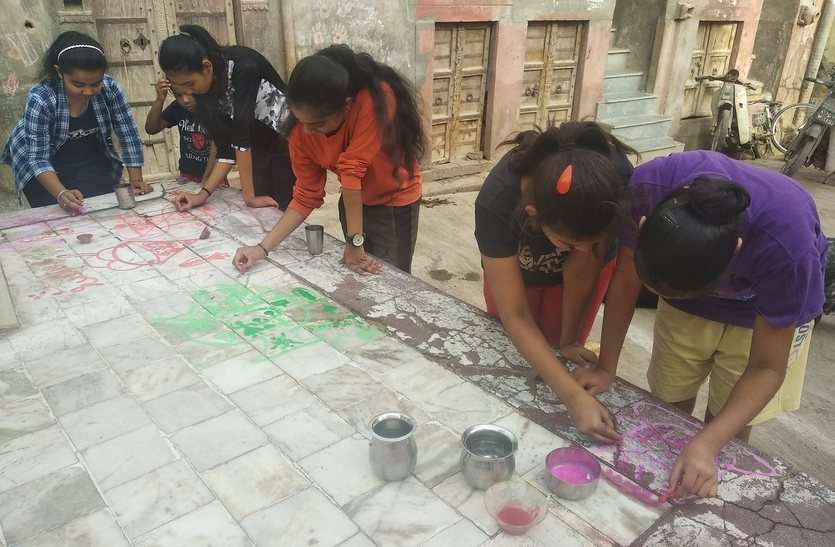 ‘दांतणिया दराऊ म्हारी गवरल...’ ‘दांतणिया दराऊ म्हारी गवरल...’